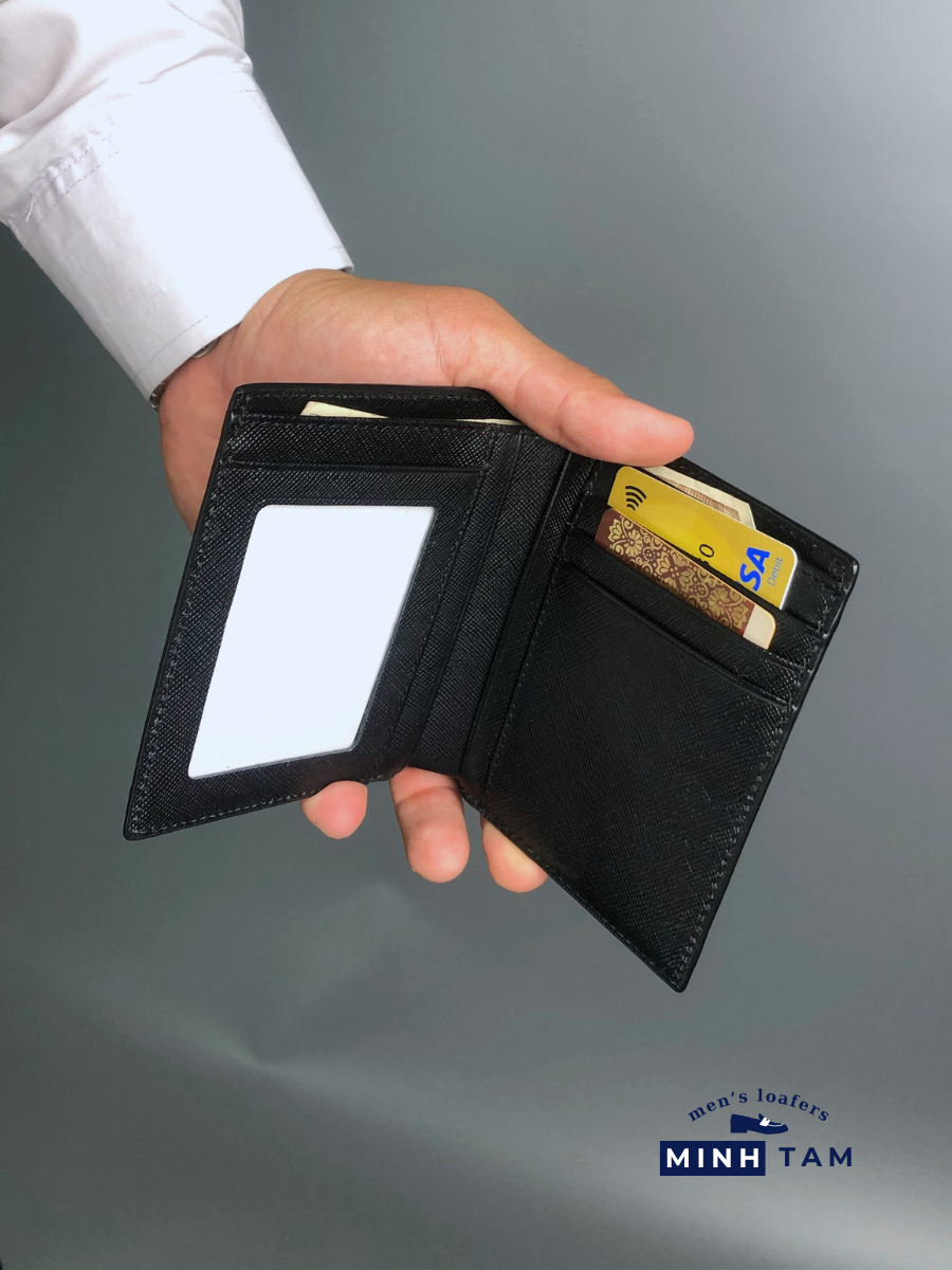 Saffiano WLEVER01 Vertical Leather Wallet – Sophisticated in Every Detail